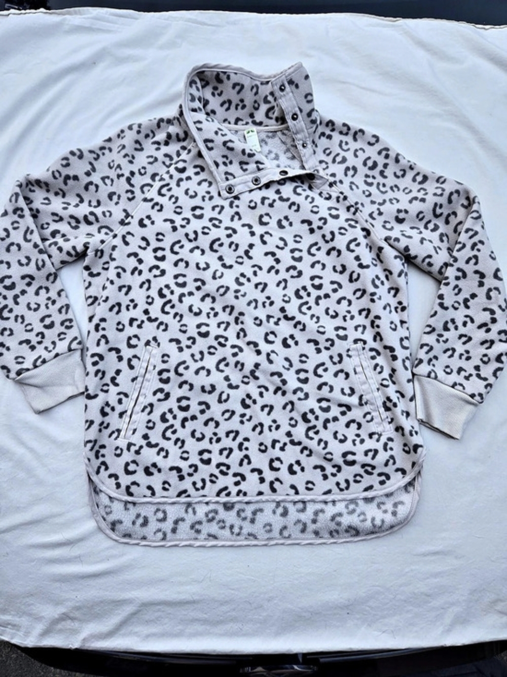 GreenTea Leopard Print Fleece Jacket Size Medium Like New